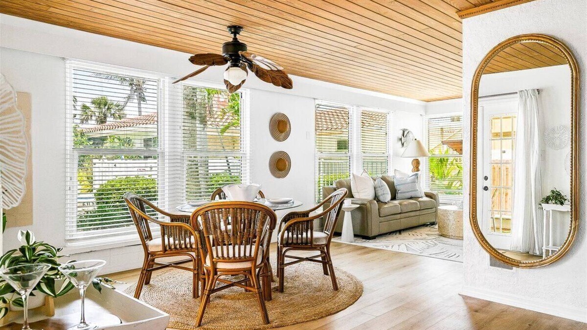 Longboat Key Villa | Bright and Sunny Oceanfront Villa With Pool + Lanai | Hosts 6