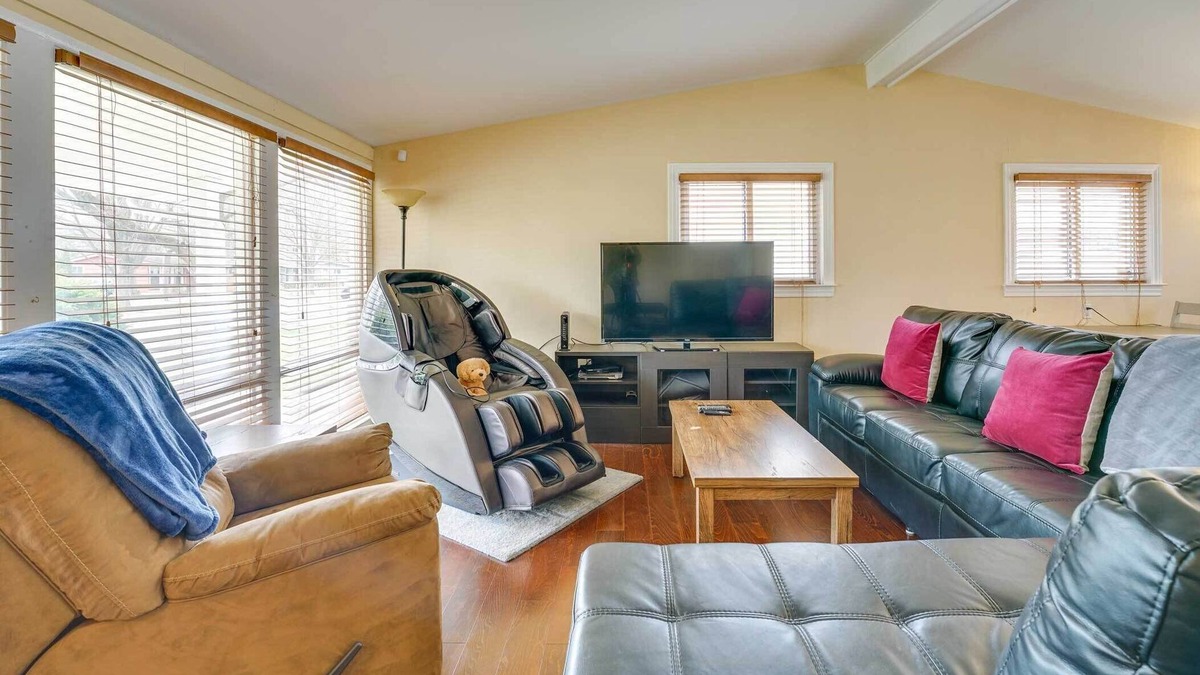 Allen House | Bright Ann Arbor Home w/Yard, 3 Mi to U of M