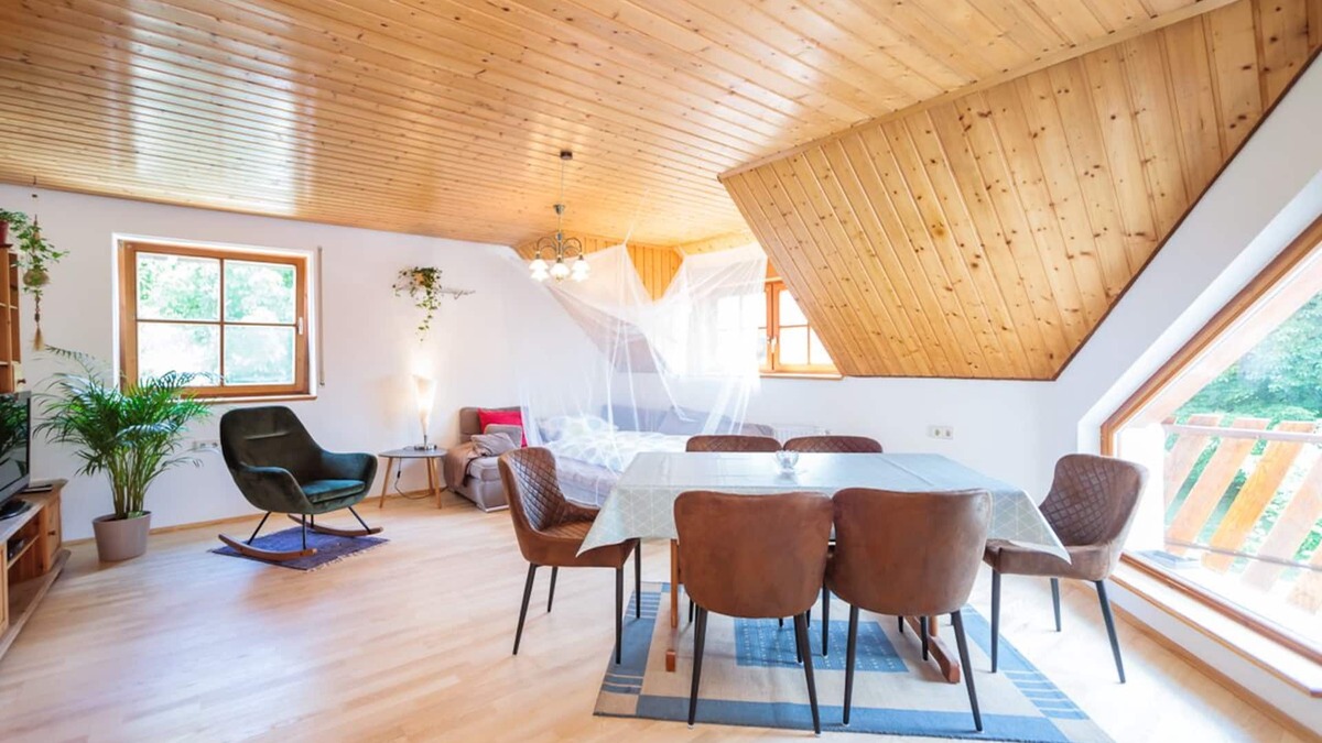 Unterwaldhausen Apartment | Bright apartment "In the Green" for 6-8 people near Lake Constance