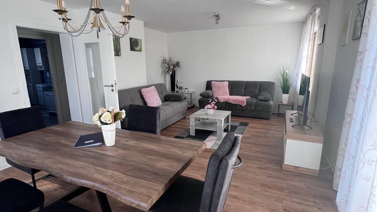 Salmbach Apartment | Bright apartment (110 m²) with balcony, 2 bedrooms, 2 bathrooms for 4-6 people