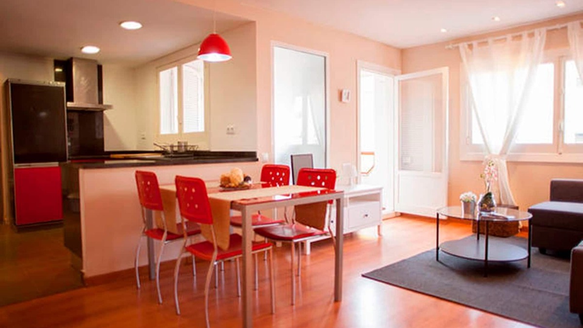Mestalla Apartment | BRIGHT APARTMENT BETWEEN BEACH AND CITY