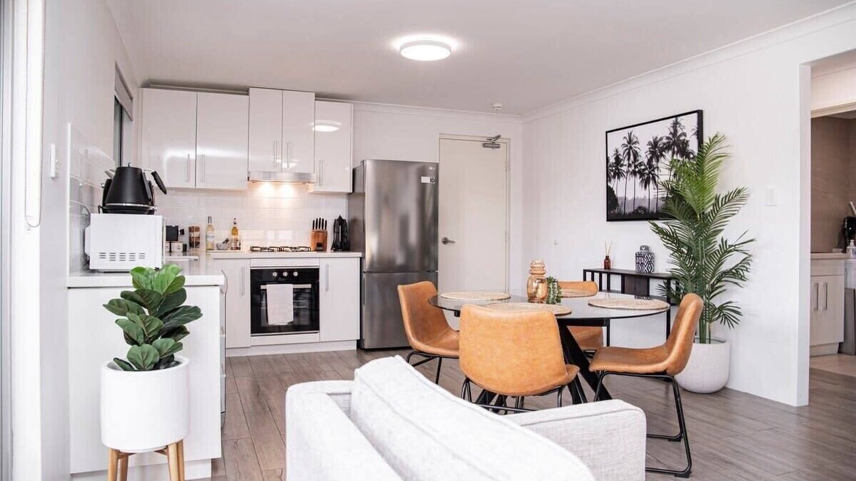 Belmont Apartment | Bright Apartment close to City/Airport - 3mths +
