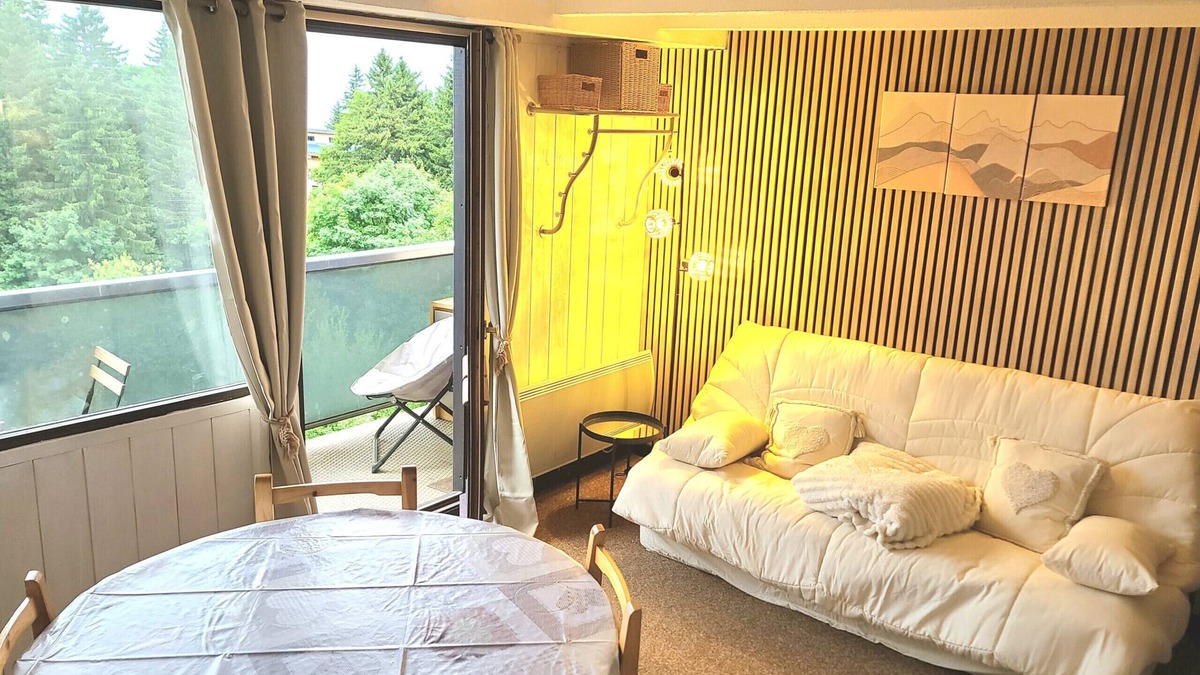 Vaulnaveys-le-Haut Apartment | Bright apartment for 5 ppl, balcony, close to the slopes