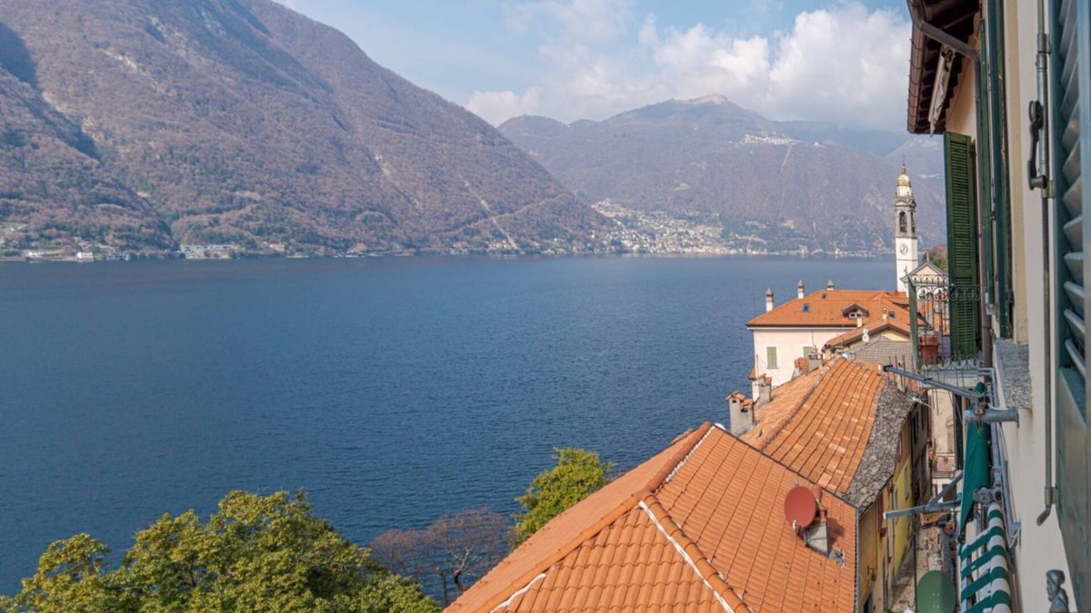 Nesso Apartment | Bright apartment in Nesso with lake view!