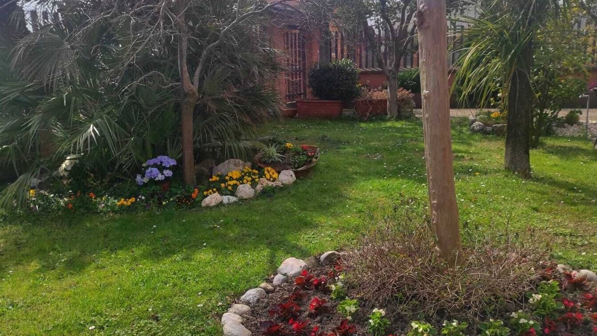 Sora House | BRIGHT APARTMENT IN VILLA WITH Garden and Private Parking