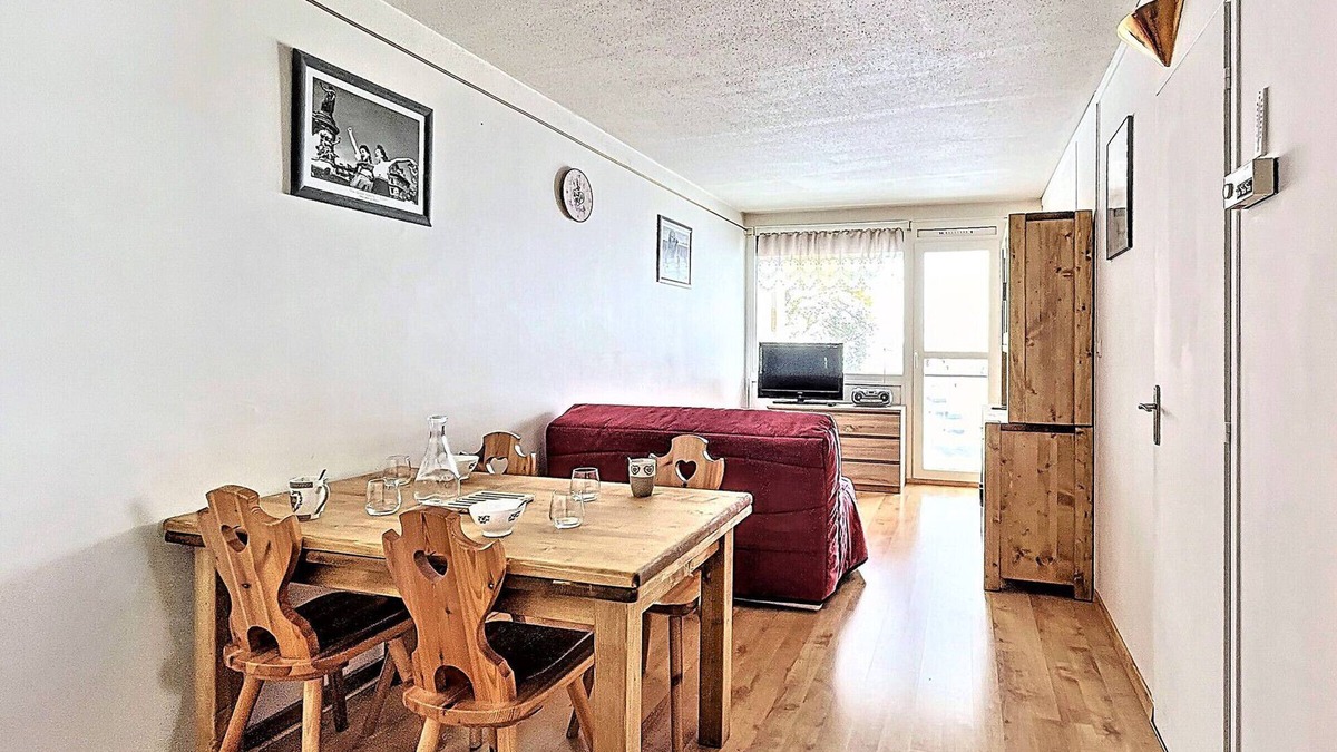 La Toussuire Apartment | Bright Apartment · Ski-In/Ski-Out · Central Location
