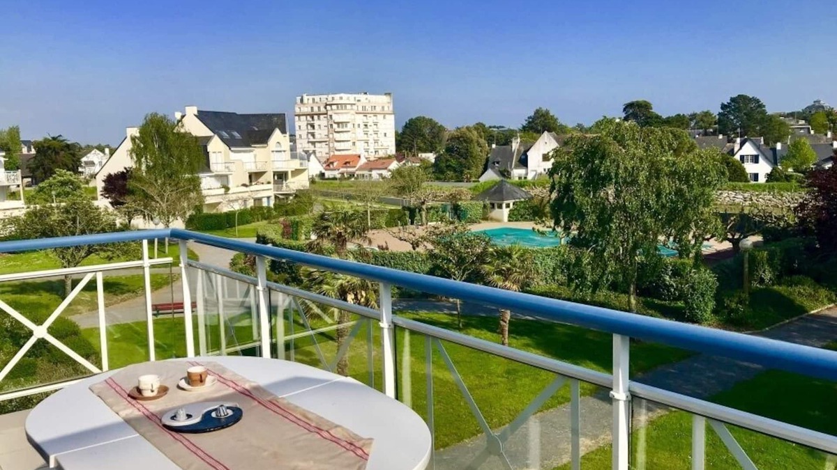Guerande Apartment | Bright apartment T3 in La Baule, with swimming pool and near the sea