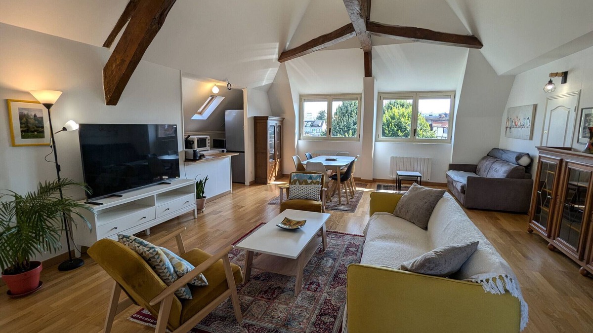 Montargis Apartment | Bright apartment with garden in Montargis