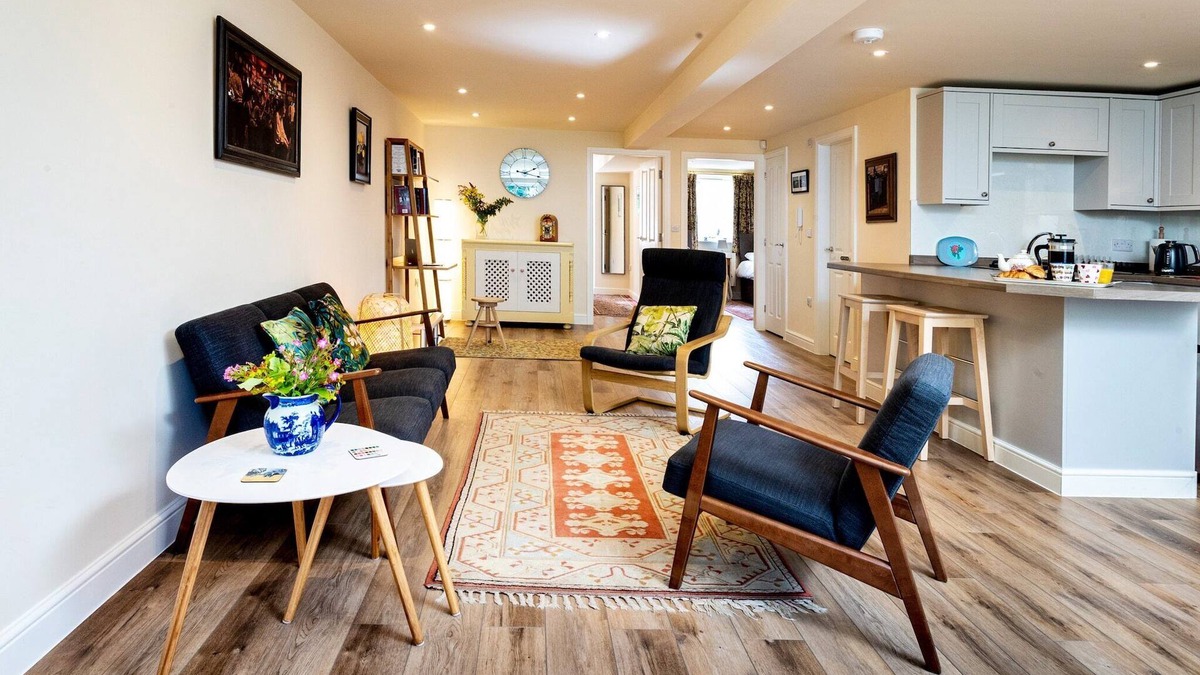 Skipton Apartment | Bright apartment with patio garden, No Deposit
