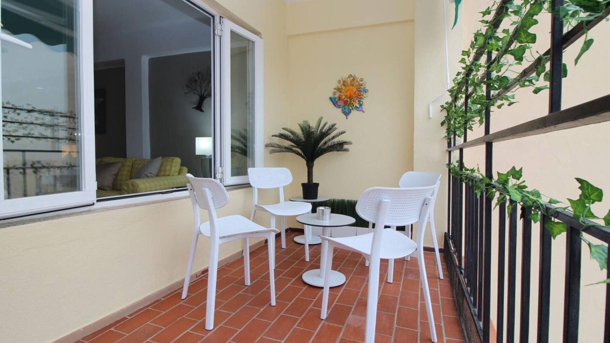 El Ejido Apartment | Bright apartment with terrace in central Malaga