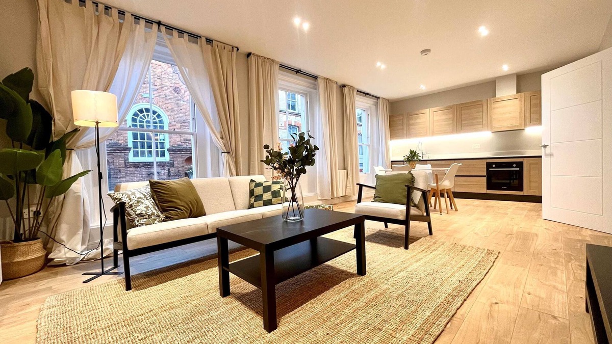 Farnham Apartment | Bright Apartments Near Farnham Castle by StayStayStay