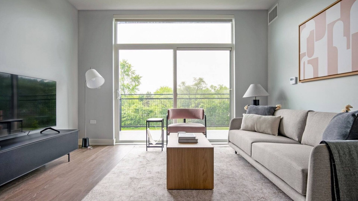 Arlington Heights Apartment | Bright Arlington Heights 2BR w/ Gym & W/D, near I-90, by Blueground