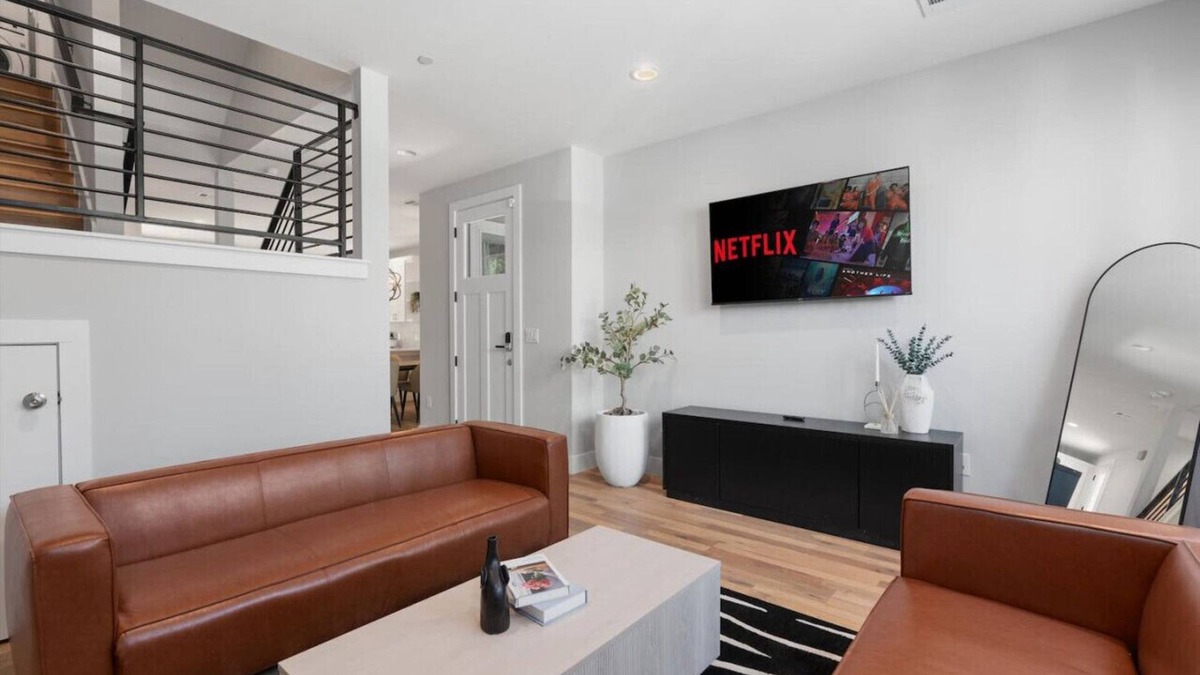 University Hills and Windsor Park House | Bright Austin Home Mins to Downtown, Franklin BBQ & Live Music!
