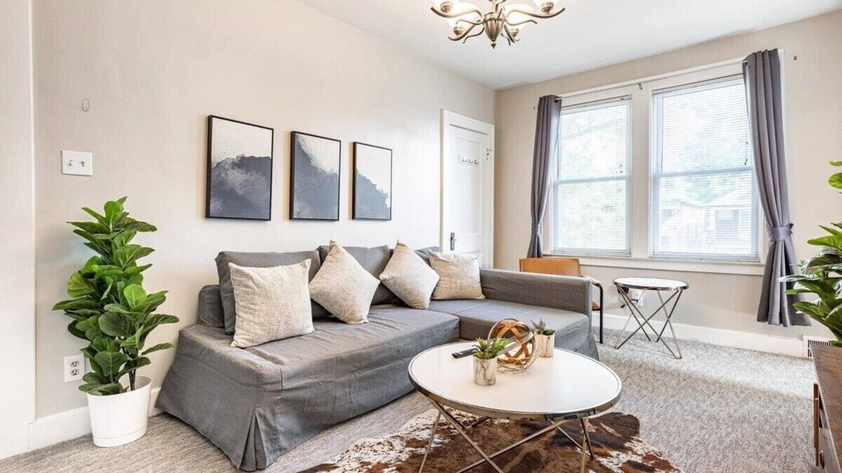 Ferndale Apartment | Bright, Beautiful 2BR Top-Floor Duplex Bungalow!