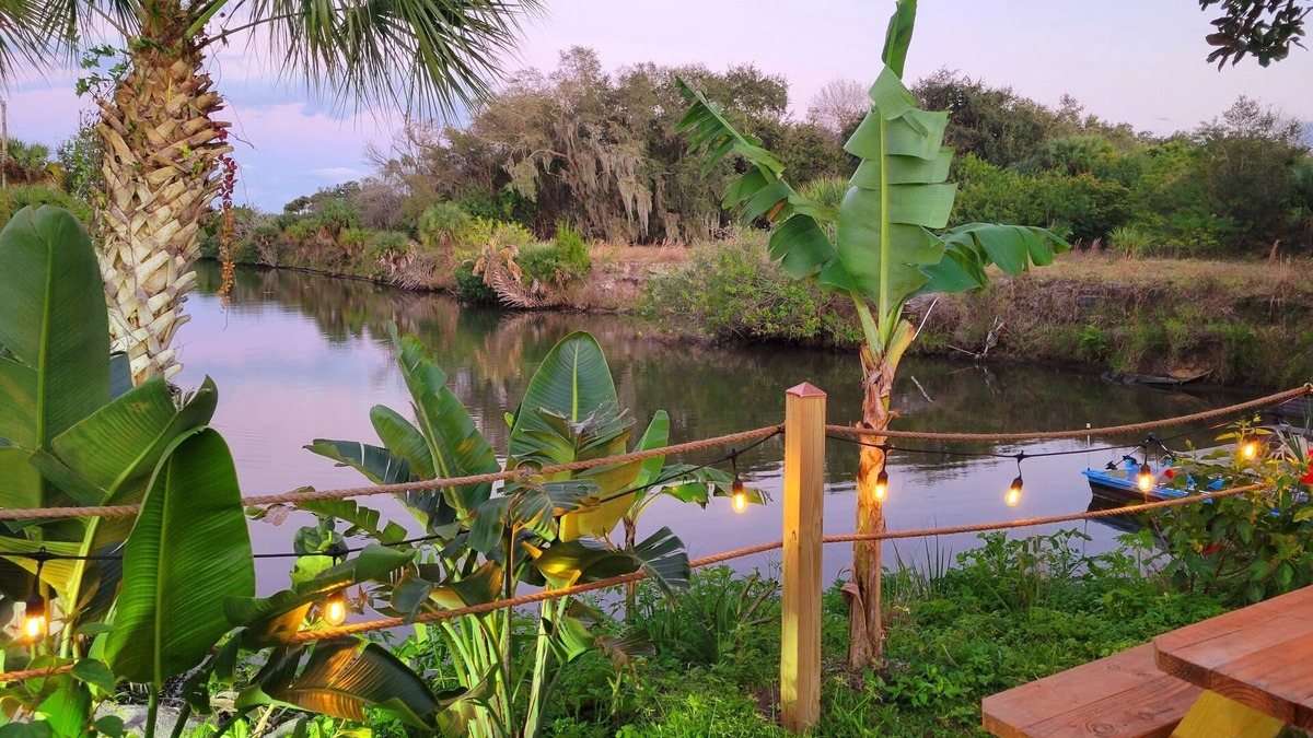 Edgewater House | Bright, Beautiful and Clean Intracoastal Home