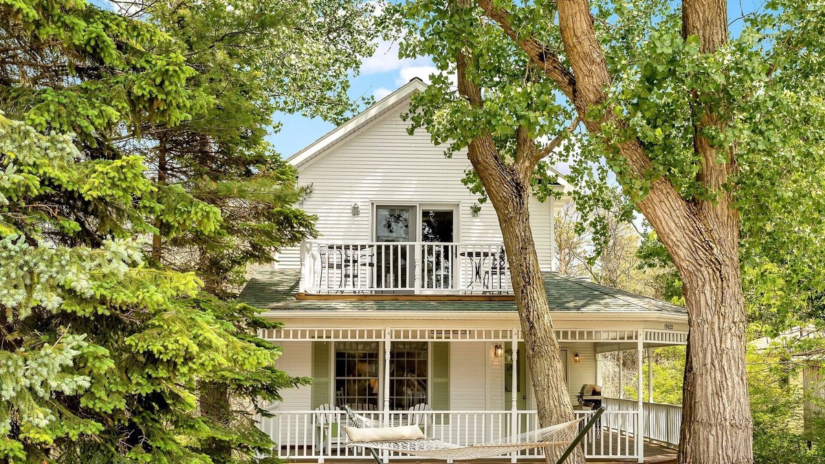 Ferrysburg House | Bright & Beautiful - Family-Friendly, Newly Renovated, Steps to the Shore!