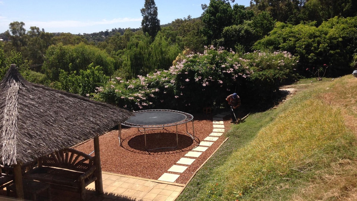 Kelmscott House | Bright & Beautiful Home on the Hills!