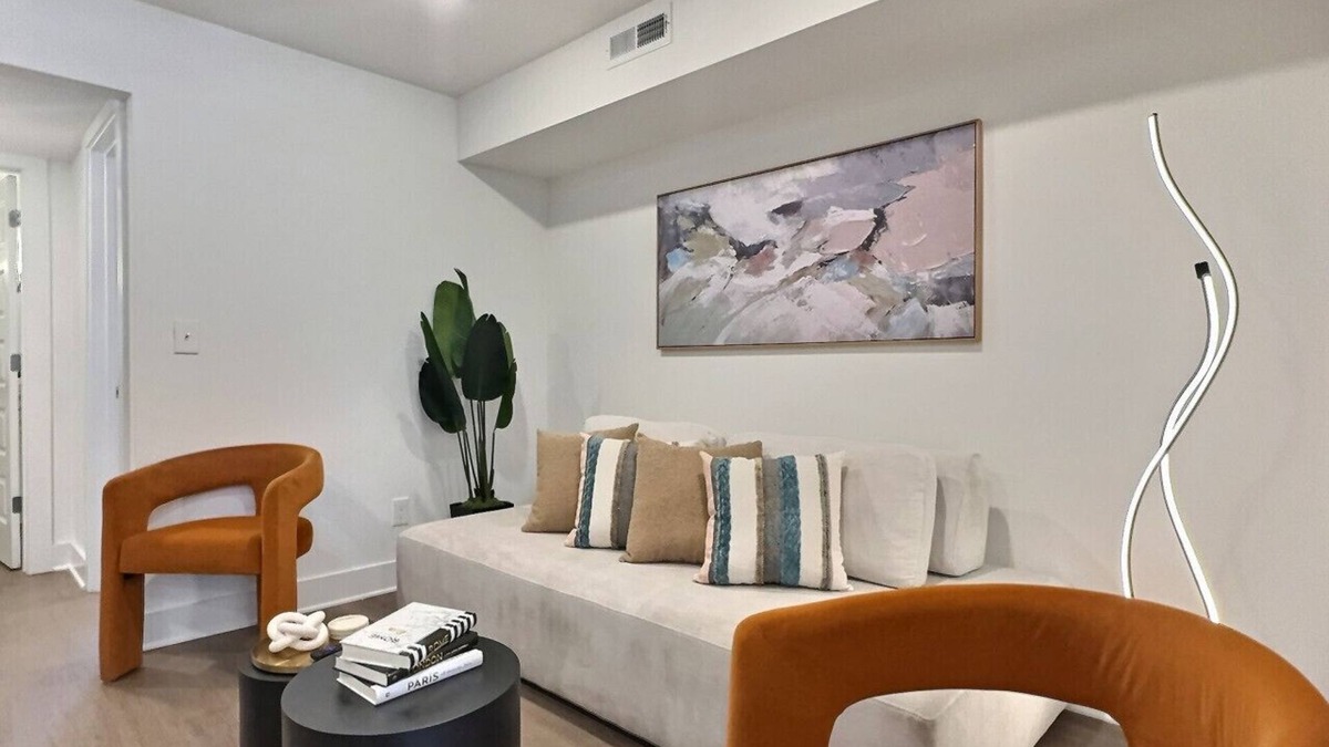 Birmingham Apartment | Bright & Beautiful Retreat in Heart of Downtown