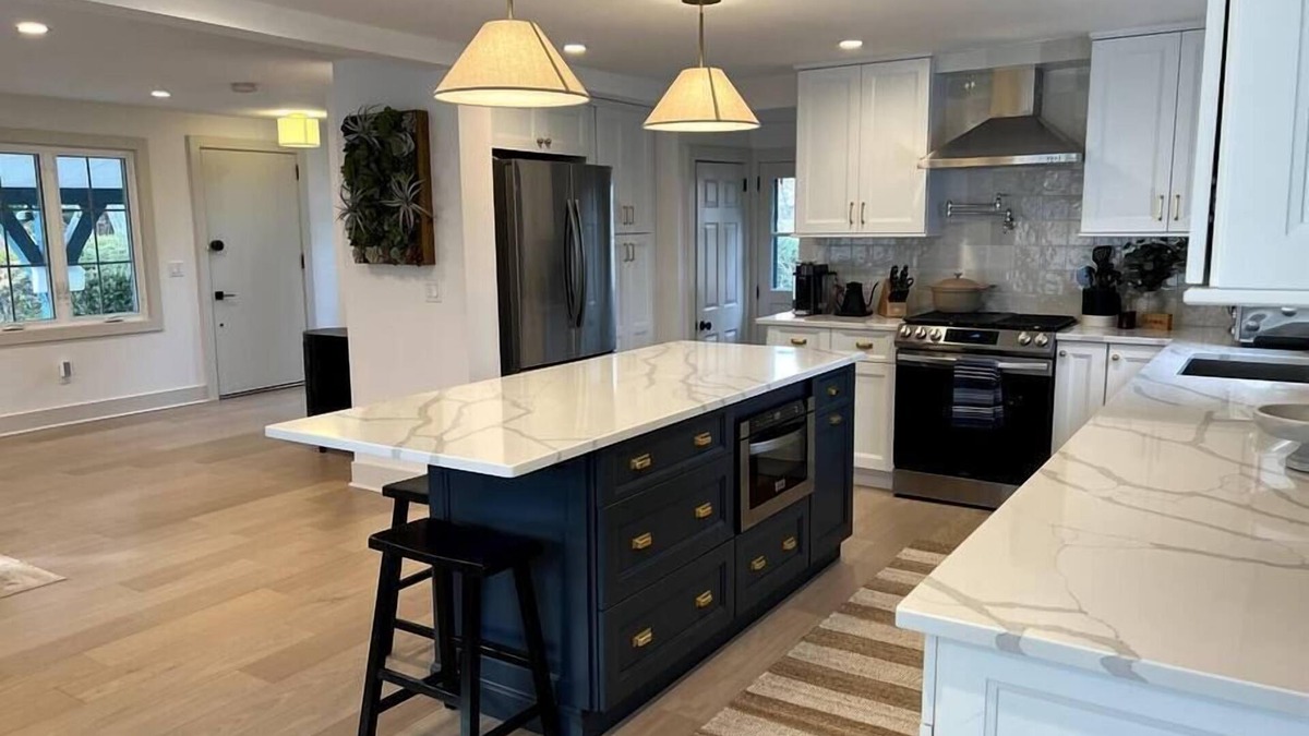 Highlands House | Bright & Beautiful Single Family in the Highlands!