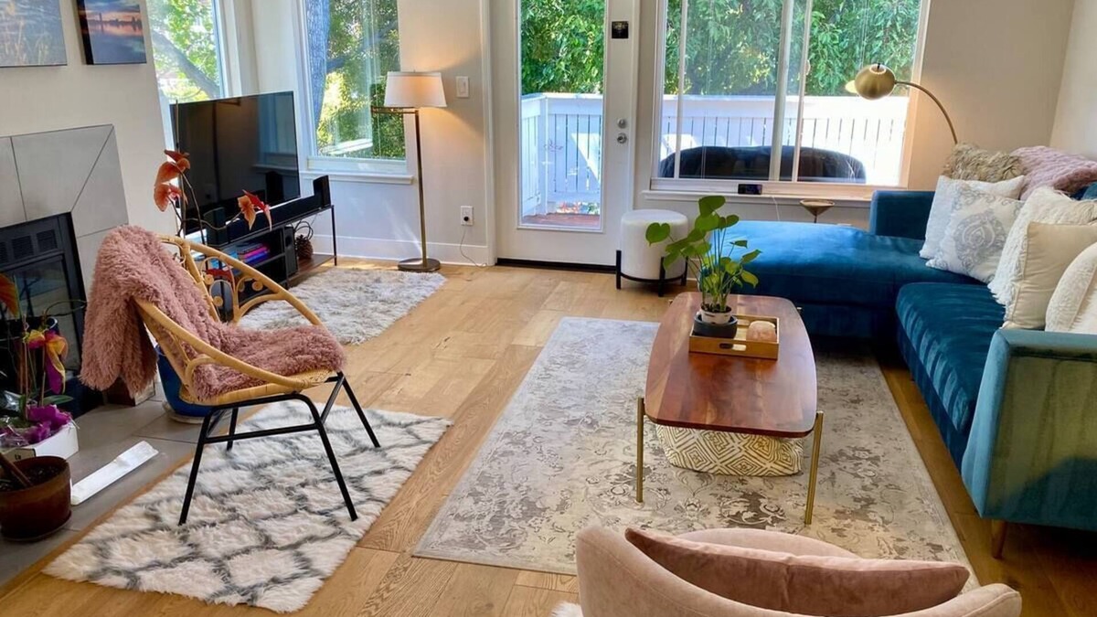Richmond Condo | Bright, Beautiful Waterfront Luxury Condonn