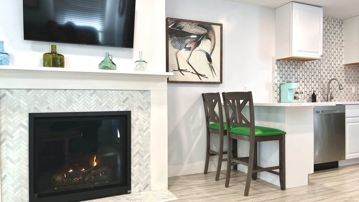 Clayton Condo | Bright Bespoke 1-BR Unit in the Cottages on James
