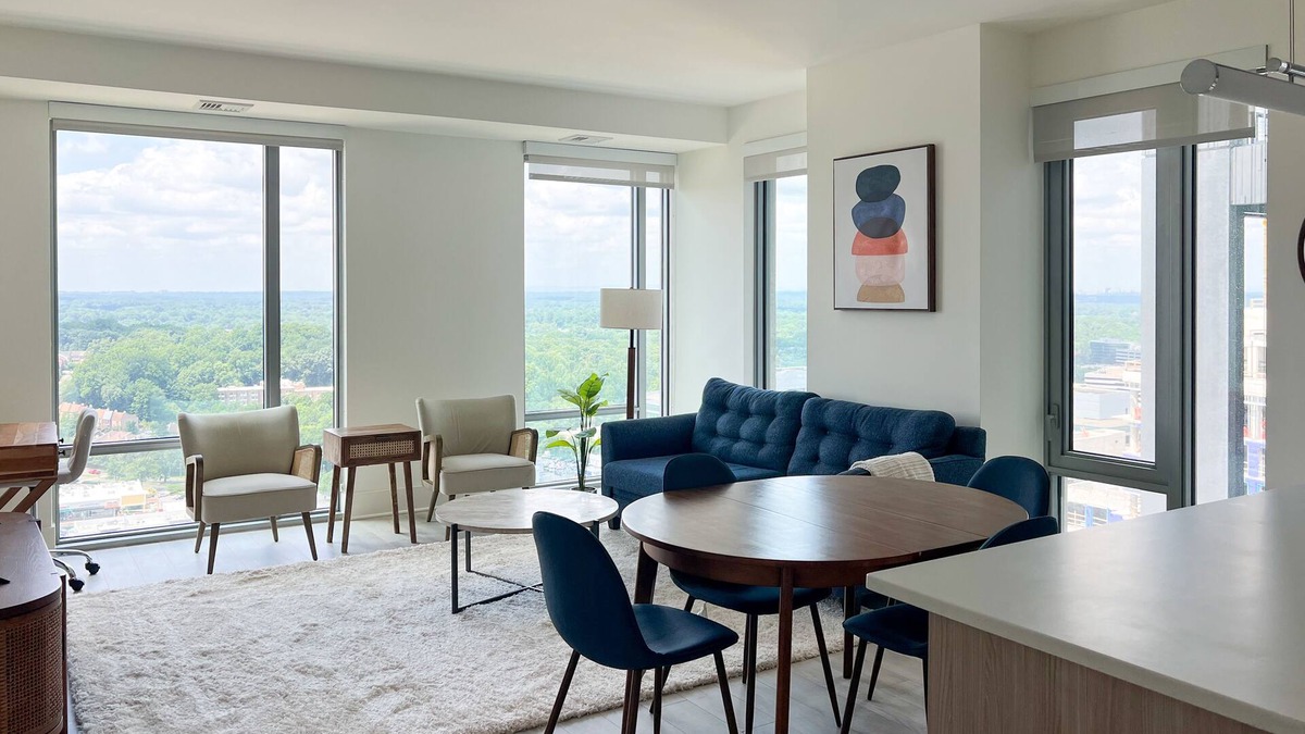 Vienna Apartment | Bright Bluish Oak 2BR In Tysons w Amenities + Mall/Pool/Gym