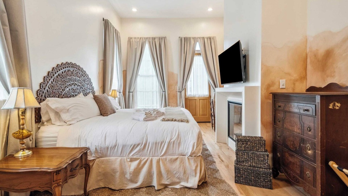 Faubourg Lafayette House | Bright Bohemian House w Heated Pool/Hot Tub