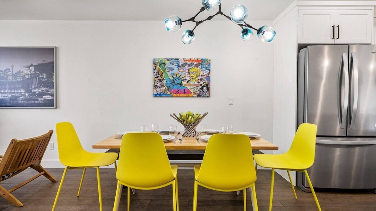 Crescent Heights House | Bright & Bold 4BDRM Modern Retreat