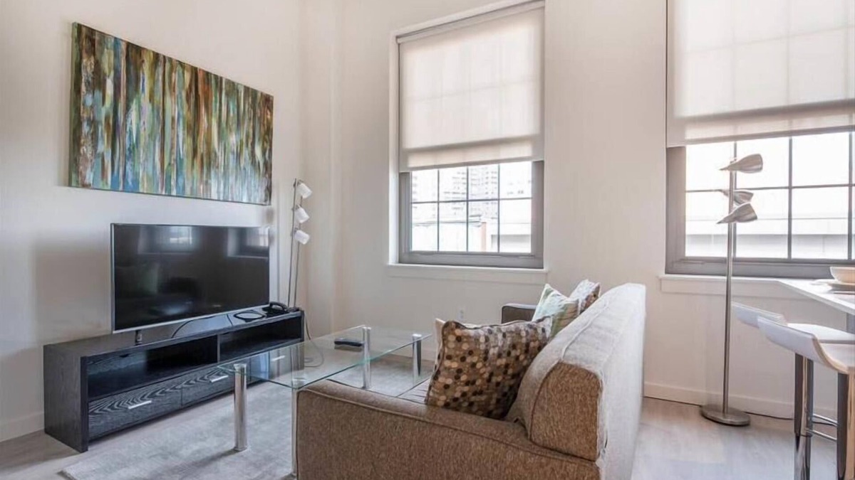 Chinatown Apartment | Bright Boston Studio | Financial district | Beacon hill