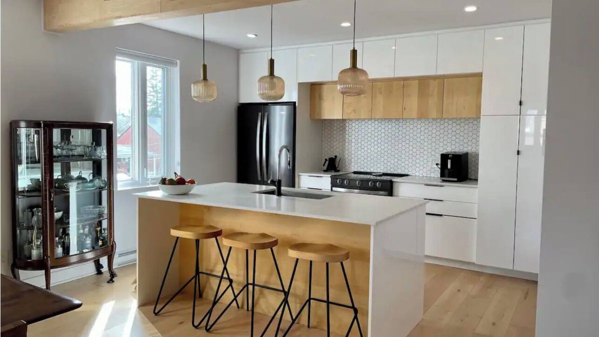 Tetreaultville Condo | Bright, calm, and modern apartment