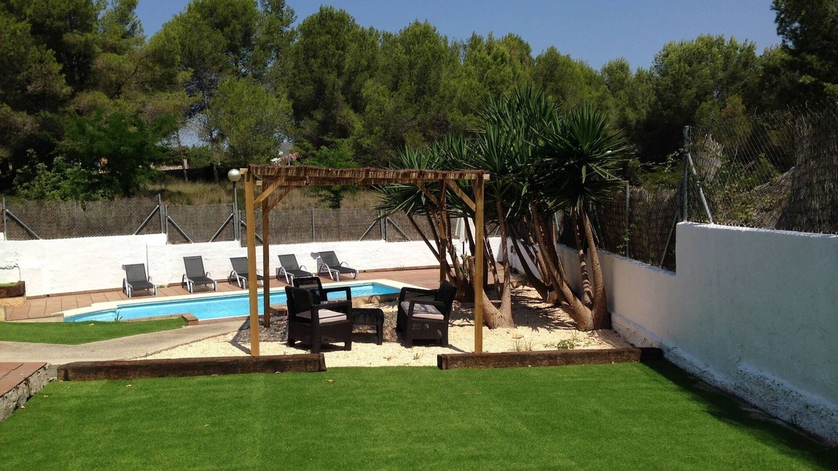 Sant Pere de Ribes Ski Chalet | Bright Casa Els Cards close to Sitges, A/C