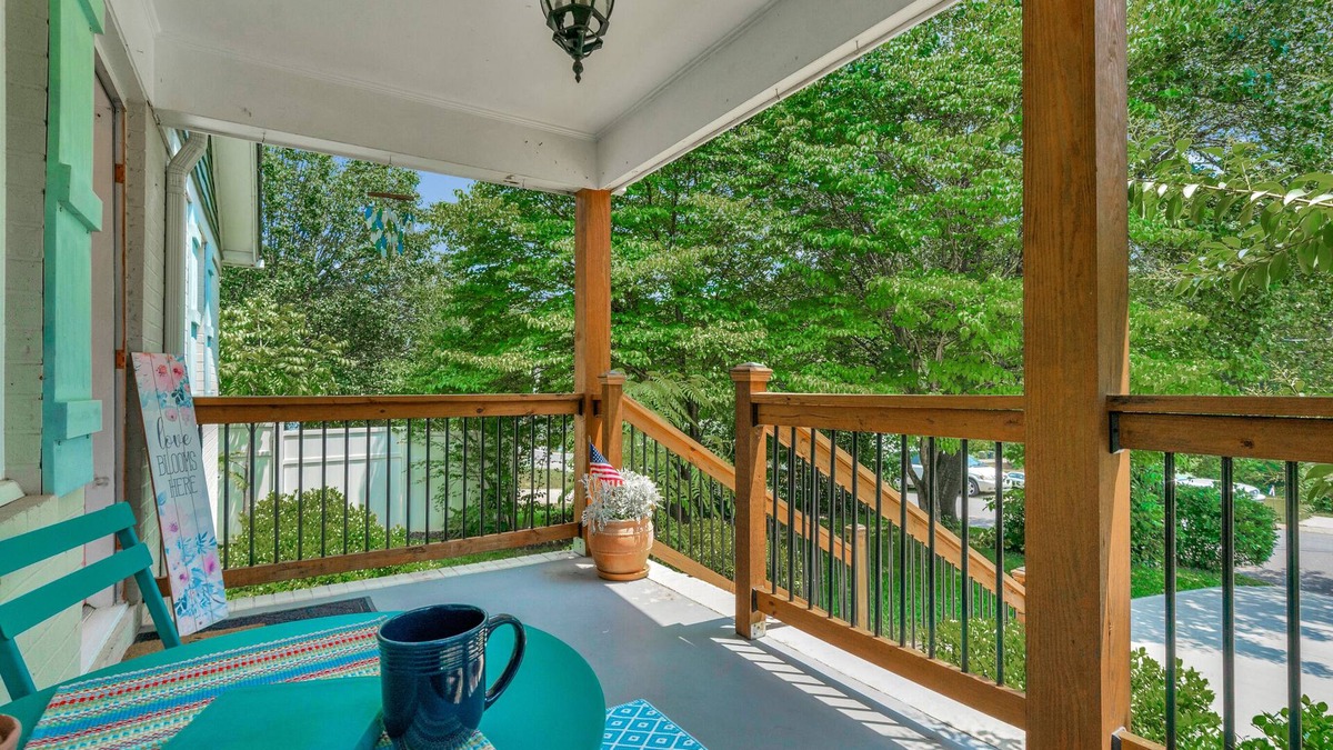 Fort Mill House | Bright & Cheery Bungalow - Mins to Downtwn Fort Mill