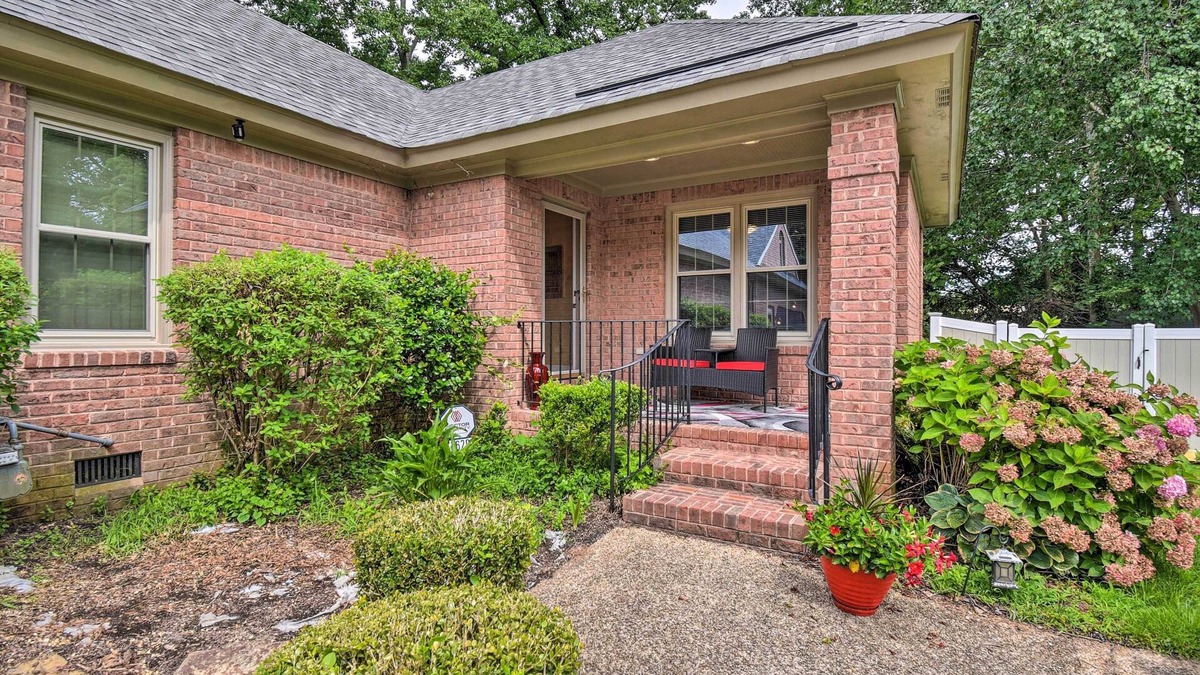 Western Branch North House | Bright Chesapeake Home Near Shopping & Dining