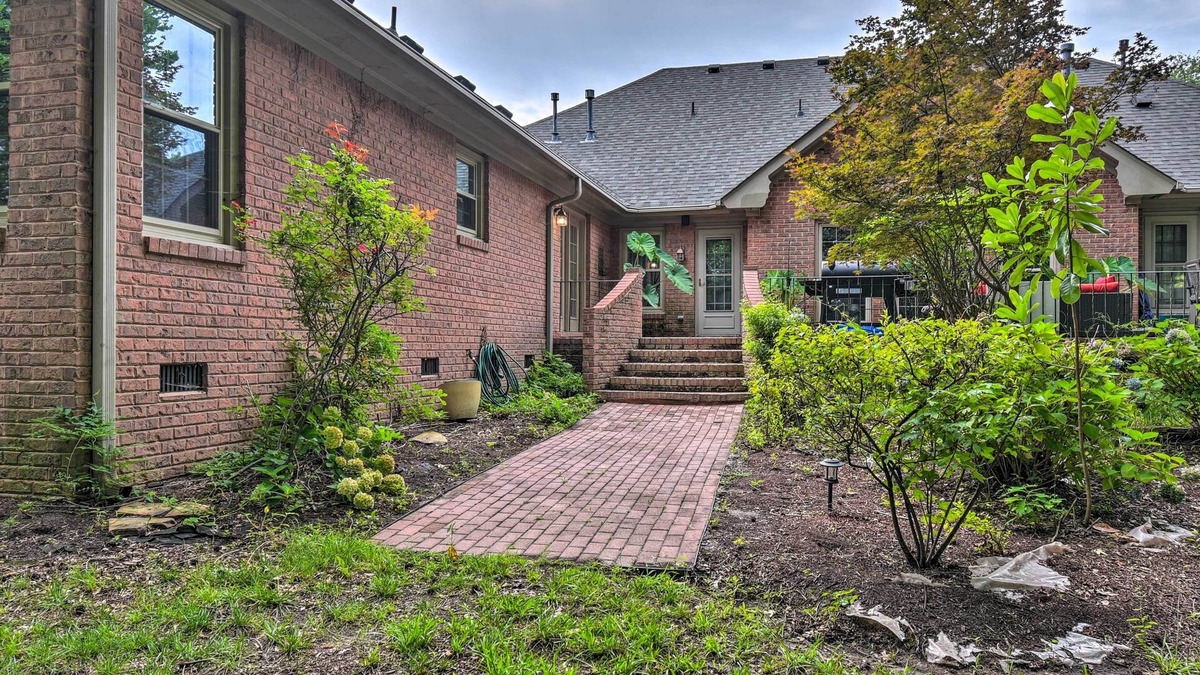 Western Branch North Cottage | Bright Chesapeake Home Near Shopping & Dining
