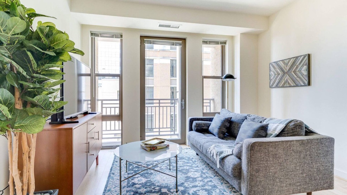Clarendon Apartment | Bright Clarendon 1BR w/Elevator, walk to Metro & Dining, by Blueground
