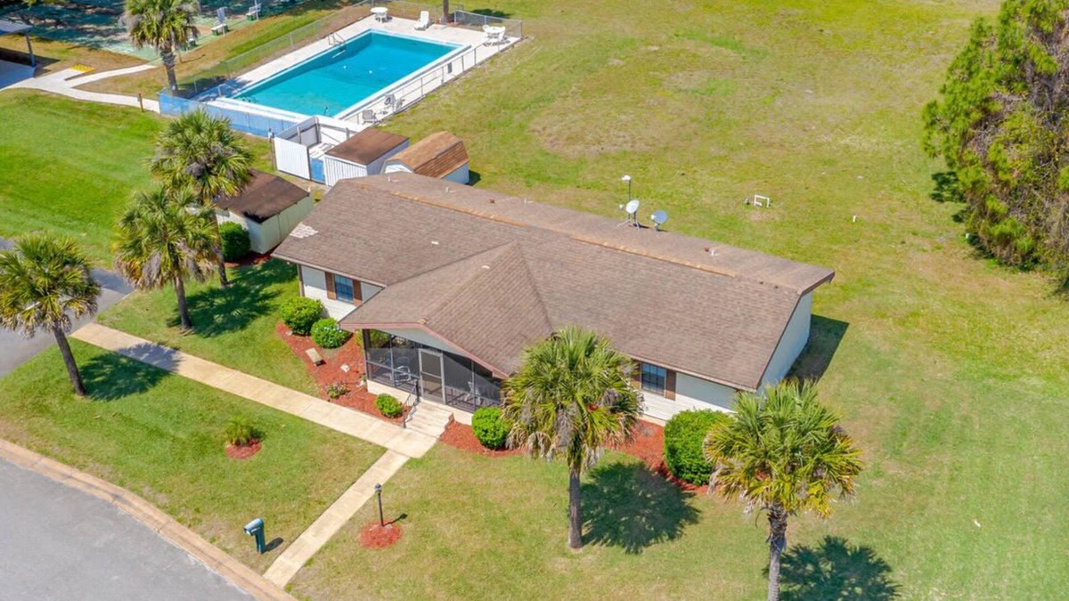 Edgewater House | Bright, Clean and Roomy House with Intracoastal Waterway Resort Access