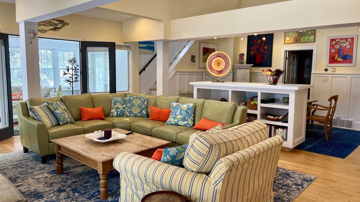 Union Pier House | Bright, Colorful, Cozy Home Close To Beach, Town And Activities.