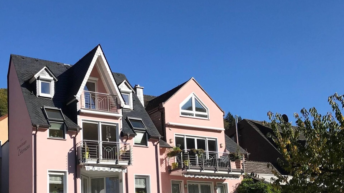 Cochem Apartment | Bright, comfortably furnished vacation apartment with panoramic views