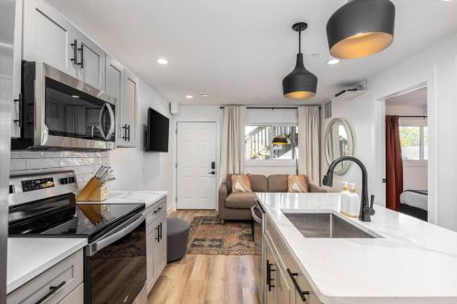 Hillsboro Village Apartment | Bright Condo with 3 Beds 2 Bedrooms Walk to Grocery