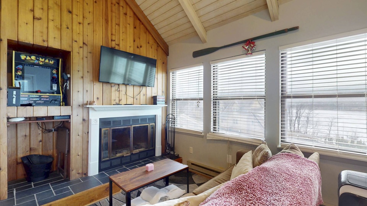 Thayerville Condo | Bright condo with Deep Creek Lake views, wood fireplace