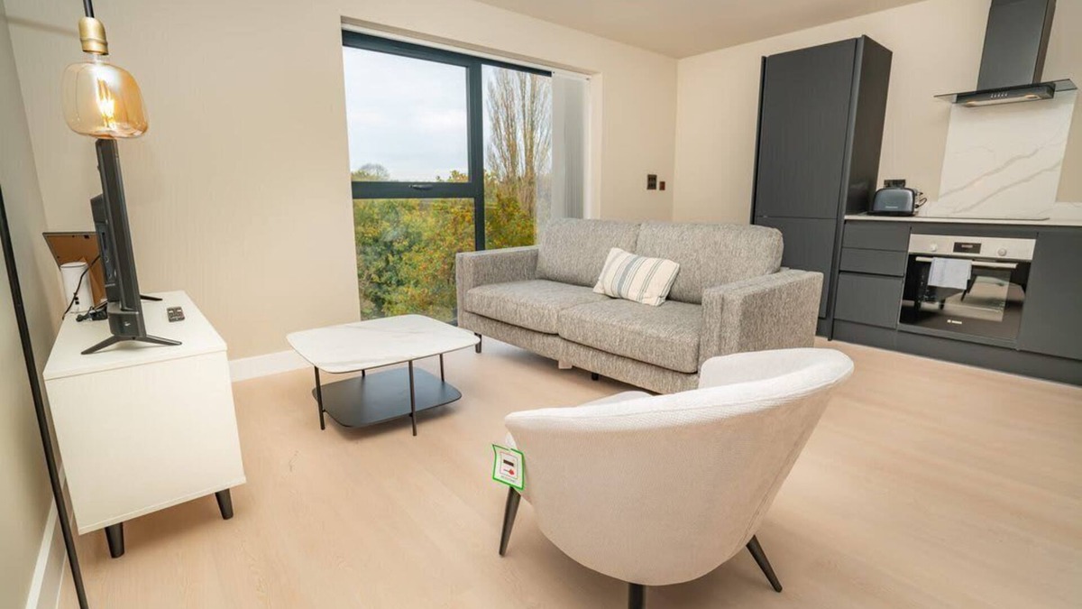 Bloxwich Apartment | Bright & Contemporary 2 Bed Flat in Birmingham