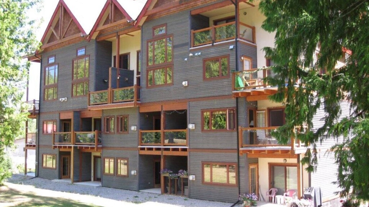 Rossland Condo | Bright corner suite, spacious layout!