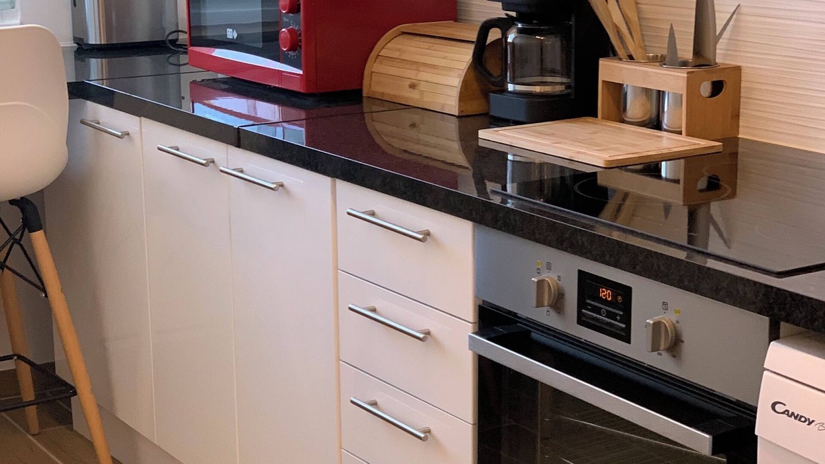 Clos des Roses Apartment | Bright Cosy 3-bedroom apartment