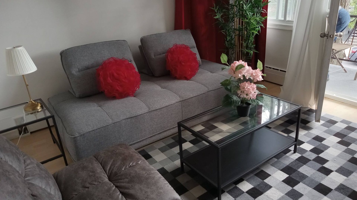Mercier-Hochelaga-Maisonneuve Apartment | Bright cosy apartment short walk to metro green line near Olympic Village