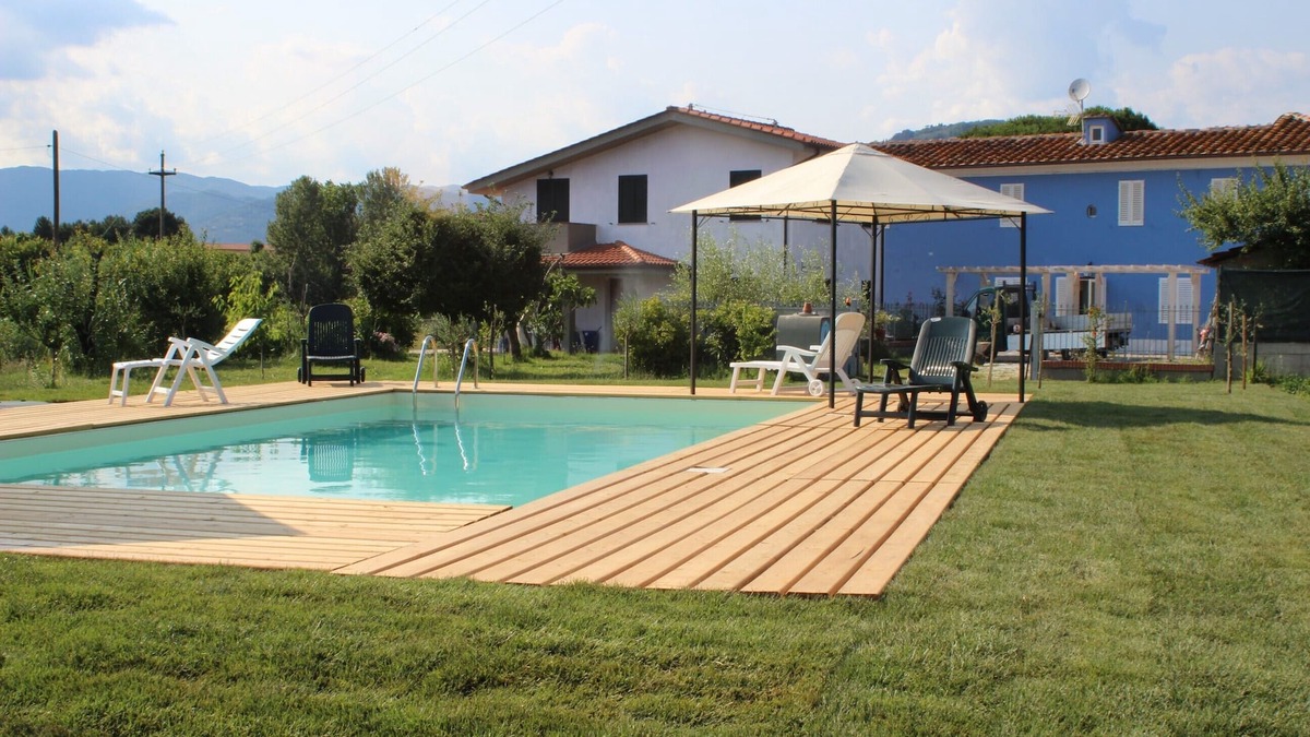 Buggiano Villa | Bright country villa, with veranda, pool, garden, near Florence