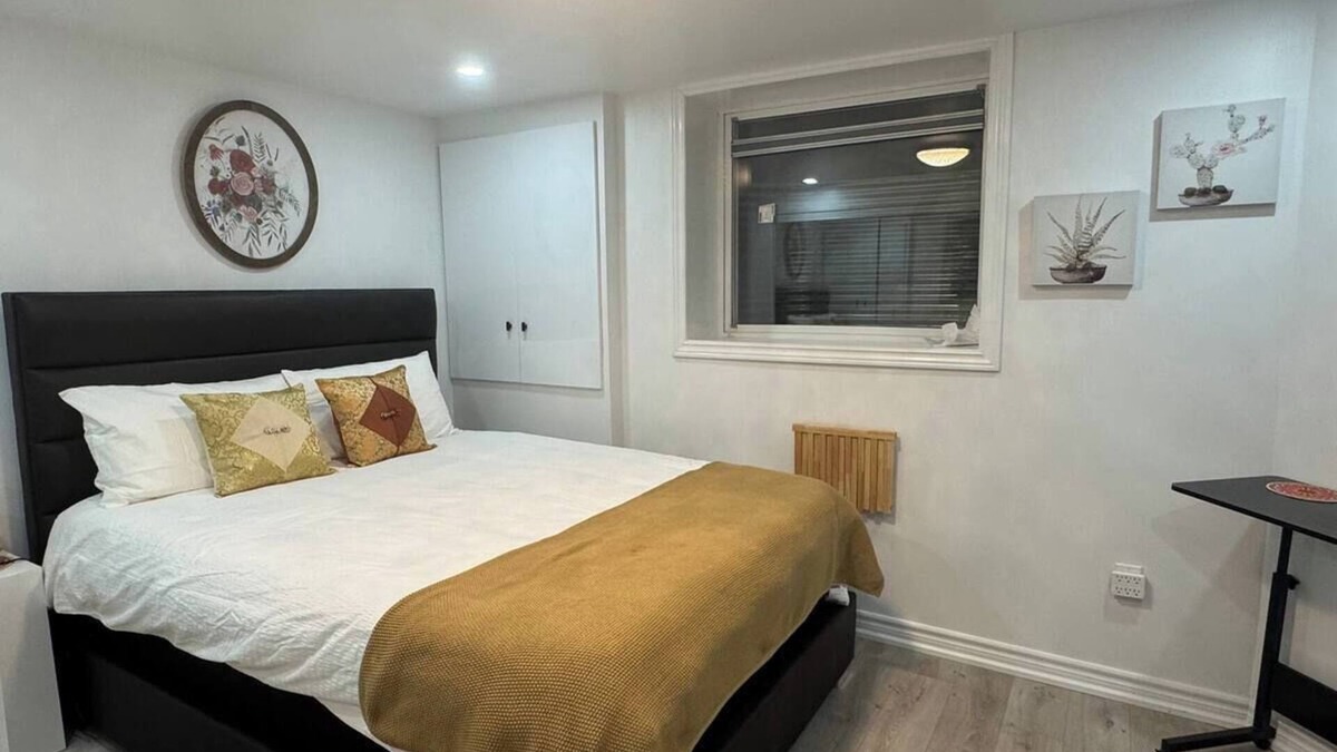 Ajax Apartment | Bright & Cozy Basement Apartment