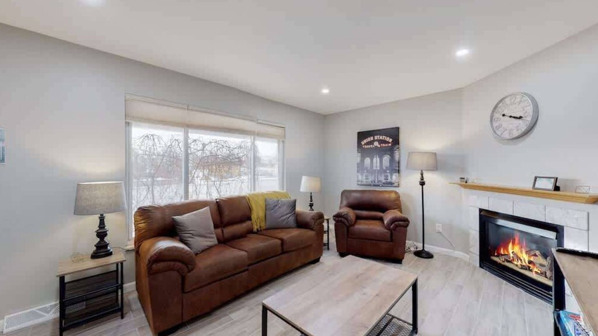 Dupont House | Bright & Cozy Upper Unit in Denver