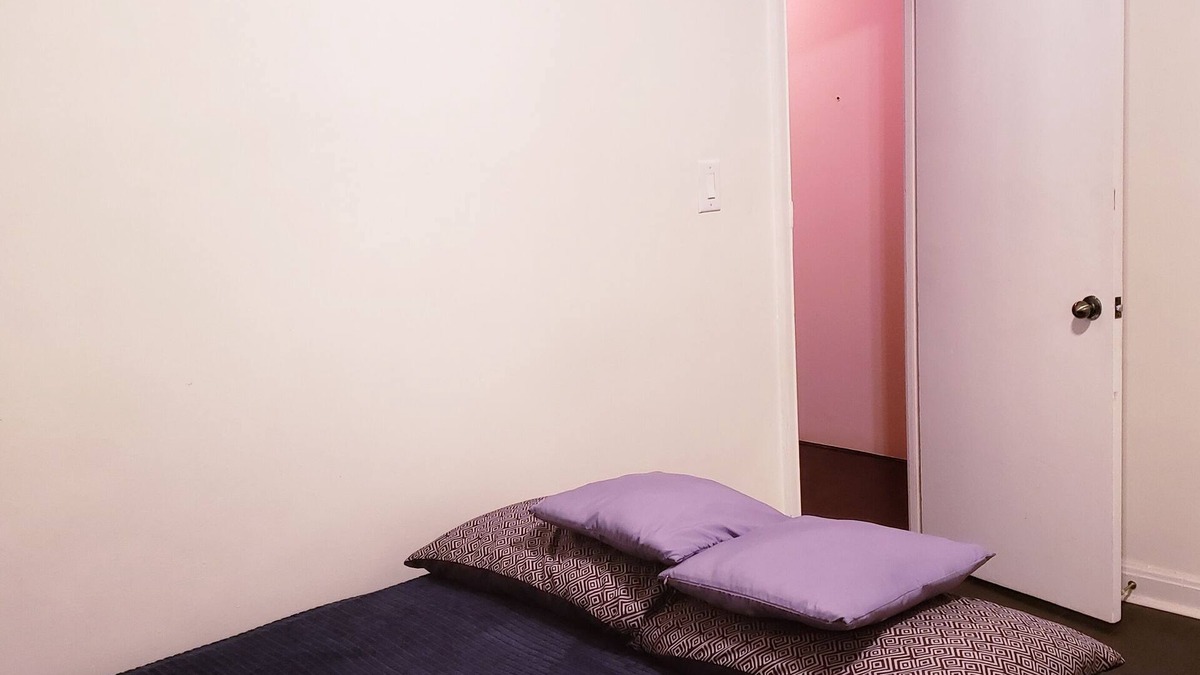 Oakwood Village Apartment | BRIGHT COZY/WARM 1 BEDROOM APARTMENT ON DUFFERIN