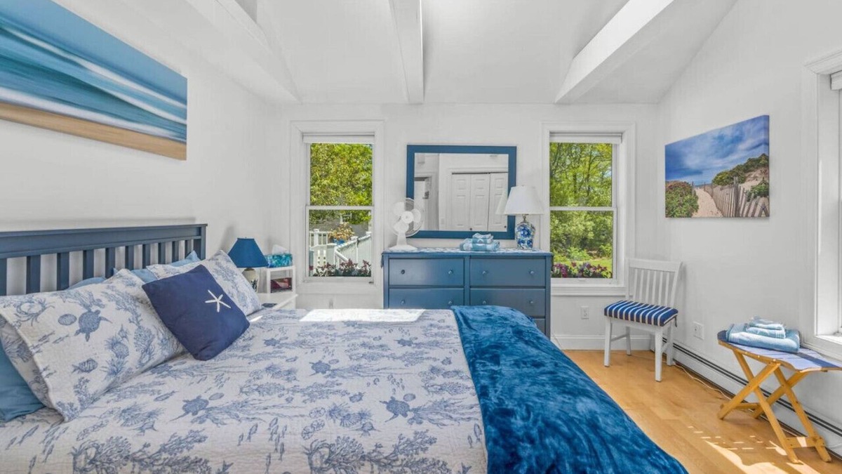 Brewster House | Bright & Cozy with Patio, Grill and near the Beach & Golf