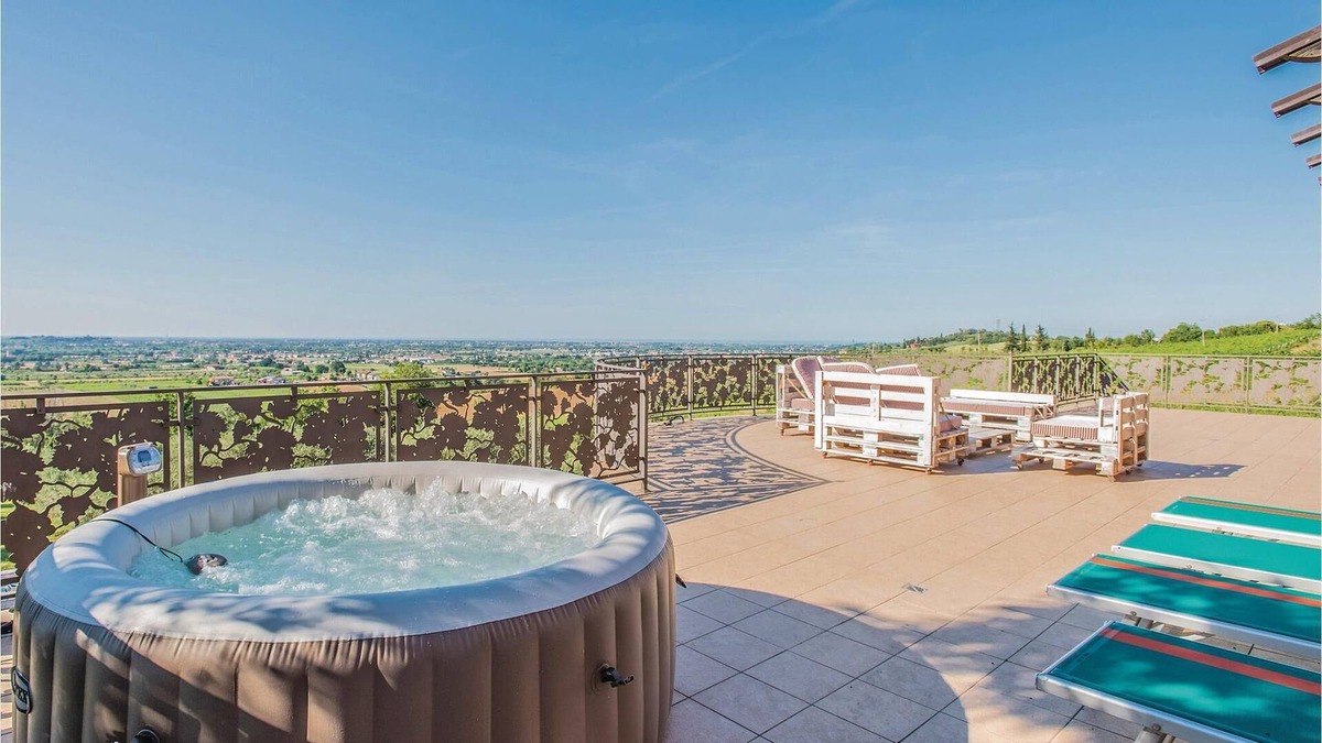 Dogana House | Bright detached house surrounded by rolling hills, 8 km from Rimini, 23 km from Riccione and 15 km f